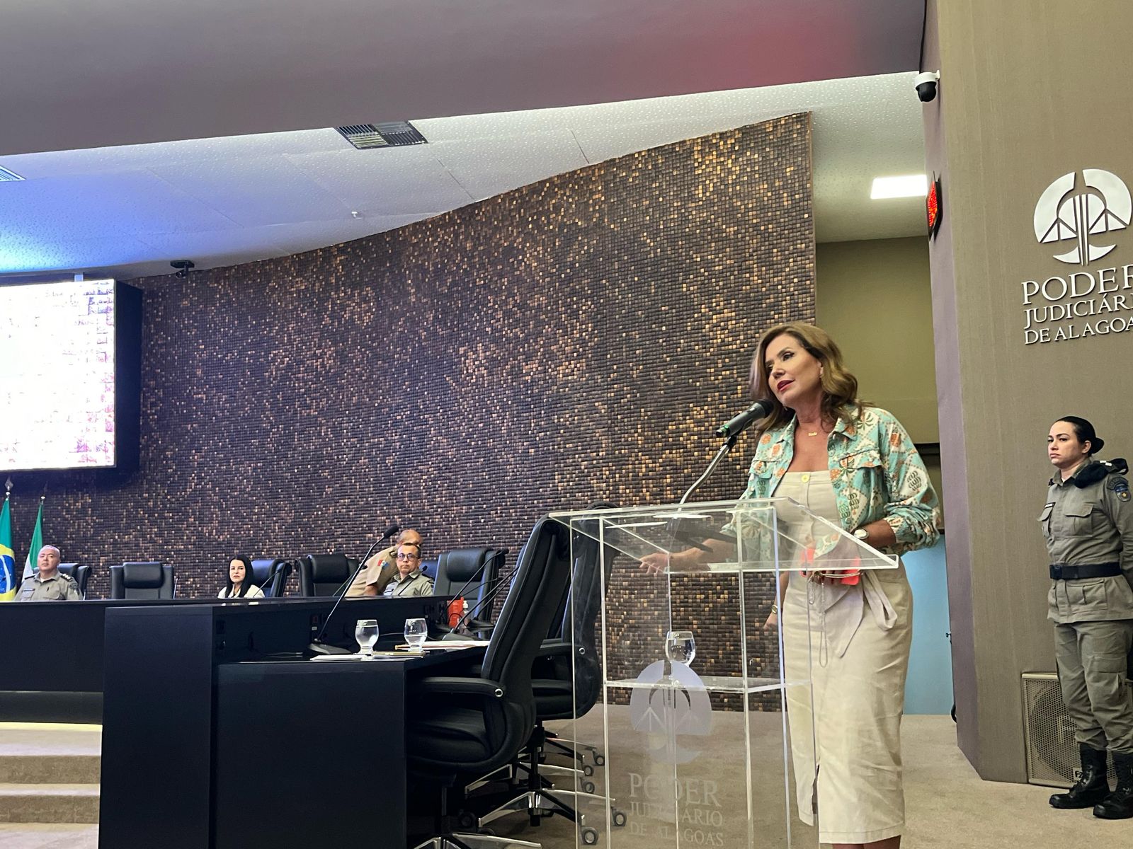 e437be35-5136-4140-ae77-1847963bd655