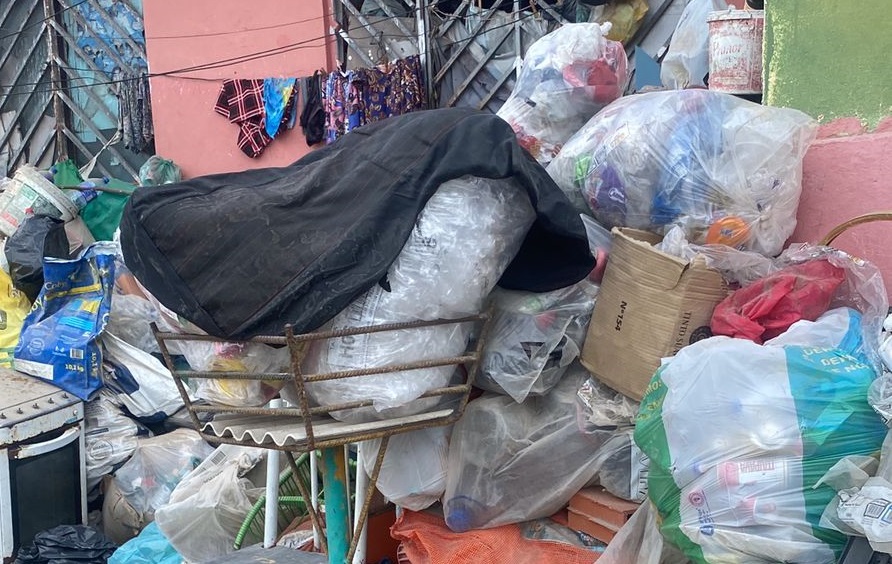 Após ação do Ministério Público, município de Pilar reorganiza residência marcada por acúmulo extremo de resíduos