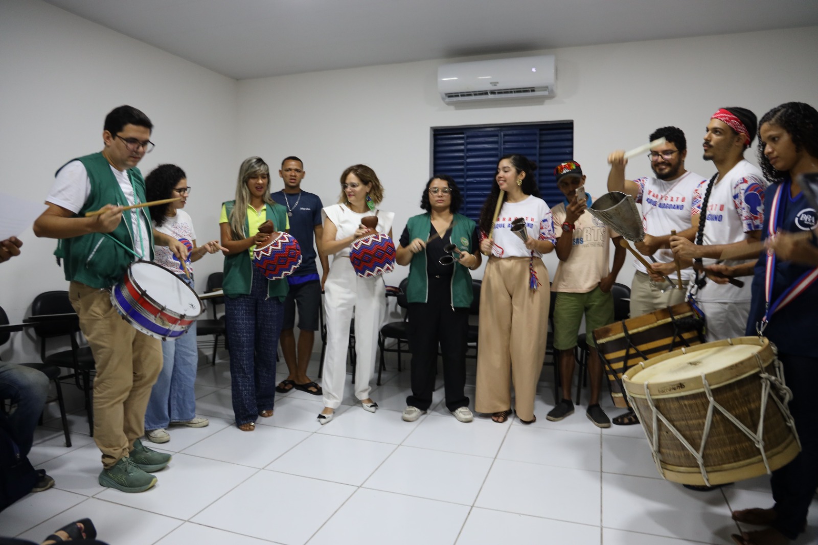 Ritmo do maracatu Baque Alagoano e sarau de poesias marcam último encontro de 2025 do Expresso Leitura