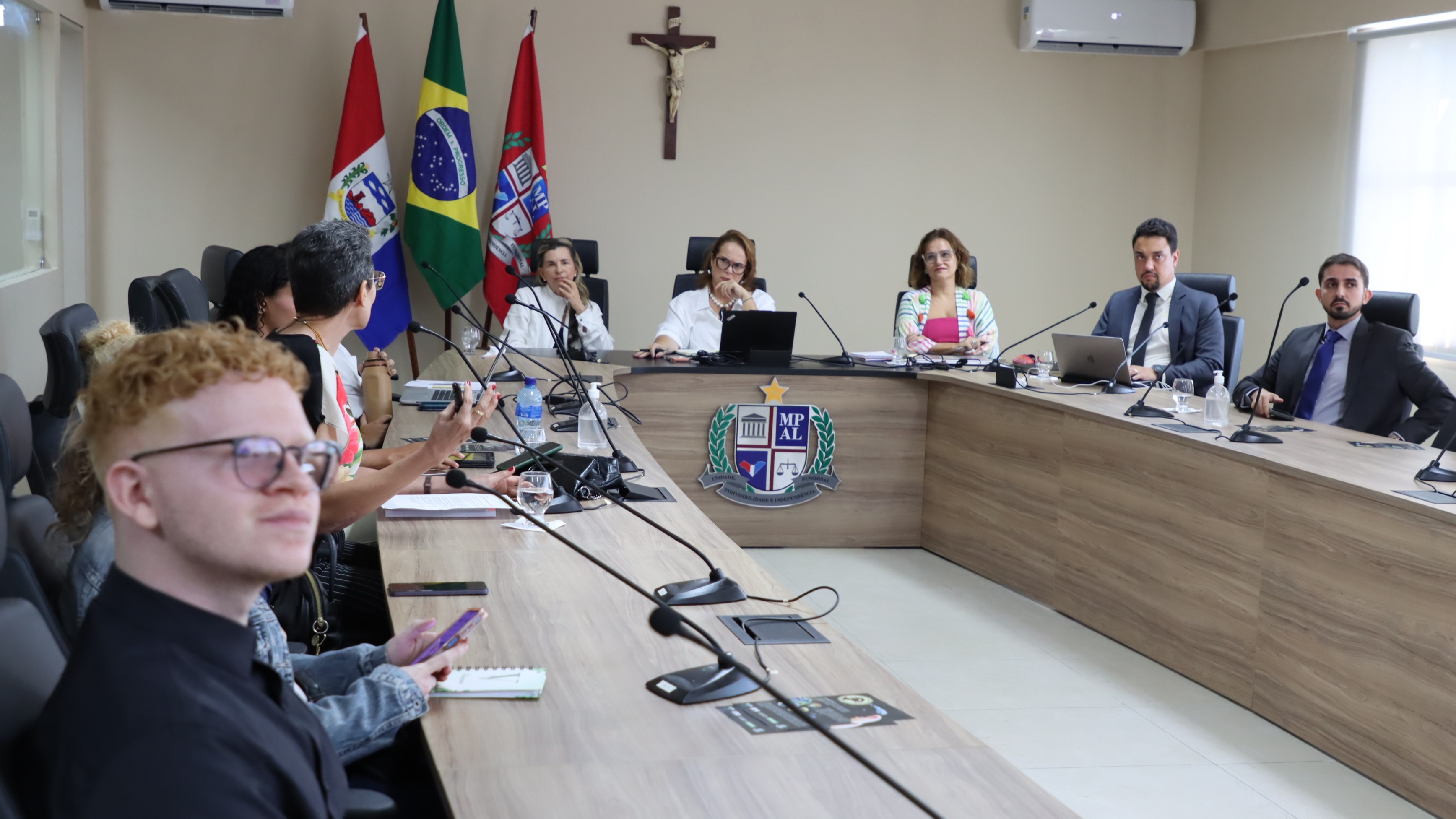 MPAL, MPF e DPE reúnem gestor da Sesau e pessoas com albinismo para buscar efetivação de políticas públicas de garantia da saúde