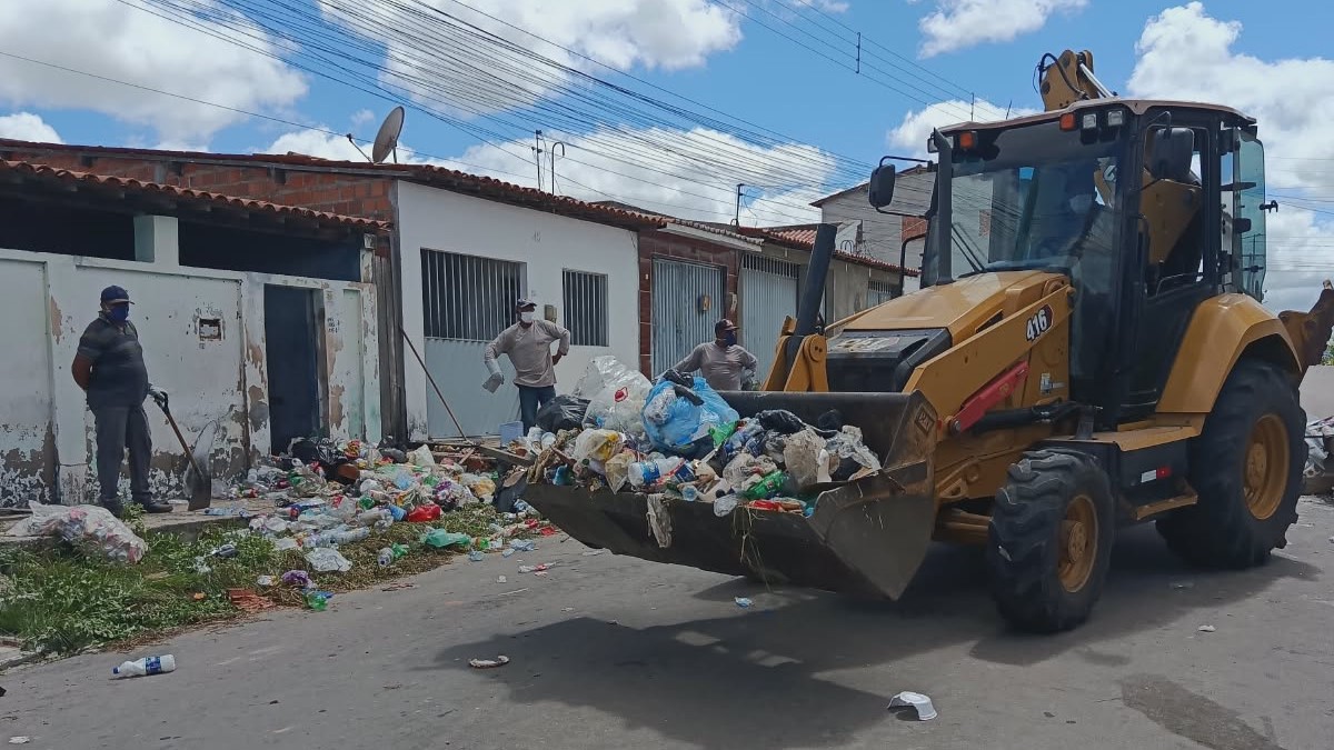 Delmiro: Após ação do MPAL, acumulador compulsivo é internado e Prefeitura obrigada a higienizar o imóvel
