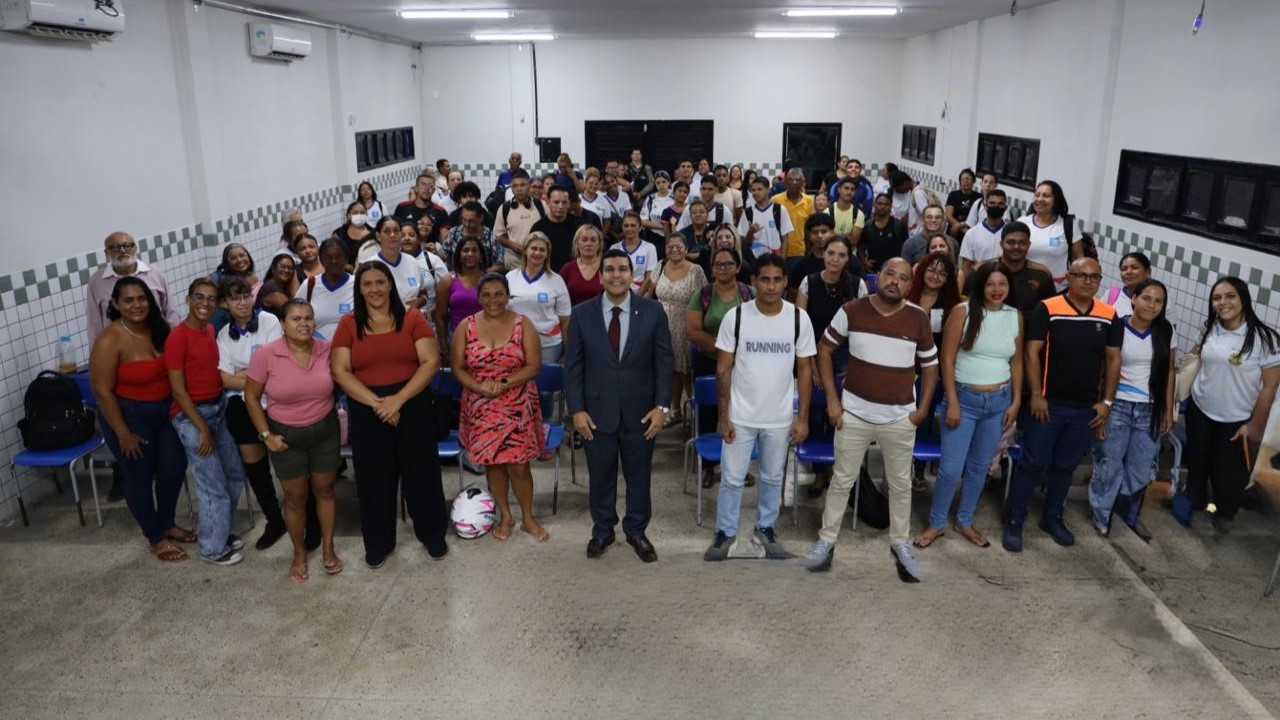 “Na Base do Diálogo”: MPAL leva projeto sobre prevenção e enfrentamento à violência contra a mulher para escola pública no Jacintinho